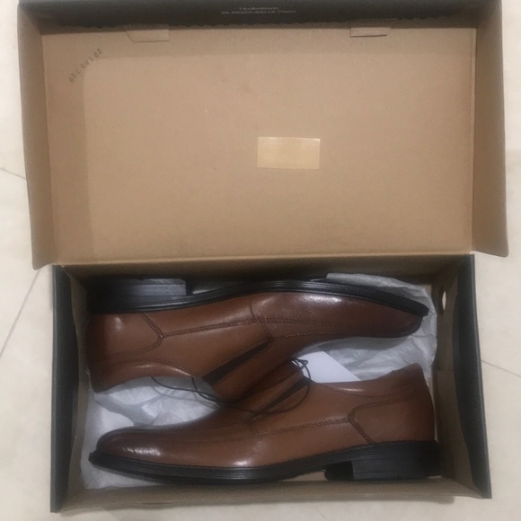 Shoes - Picture 3 of 4